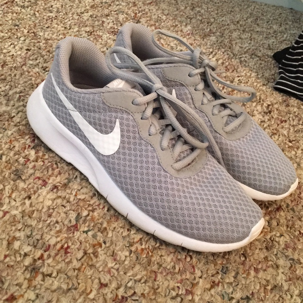 Nike running shoes youth